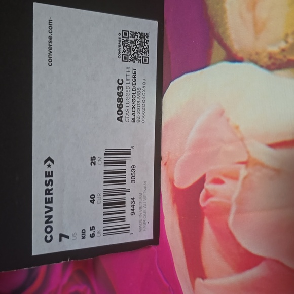 Converse - Picture 3 of 4